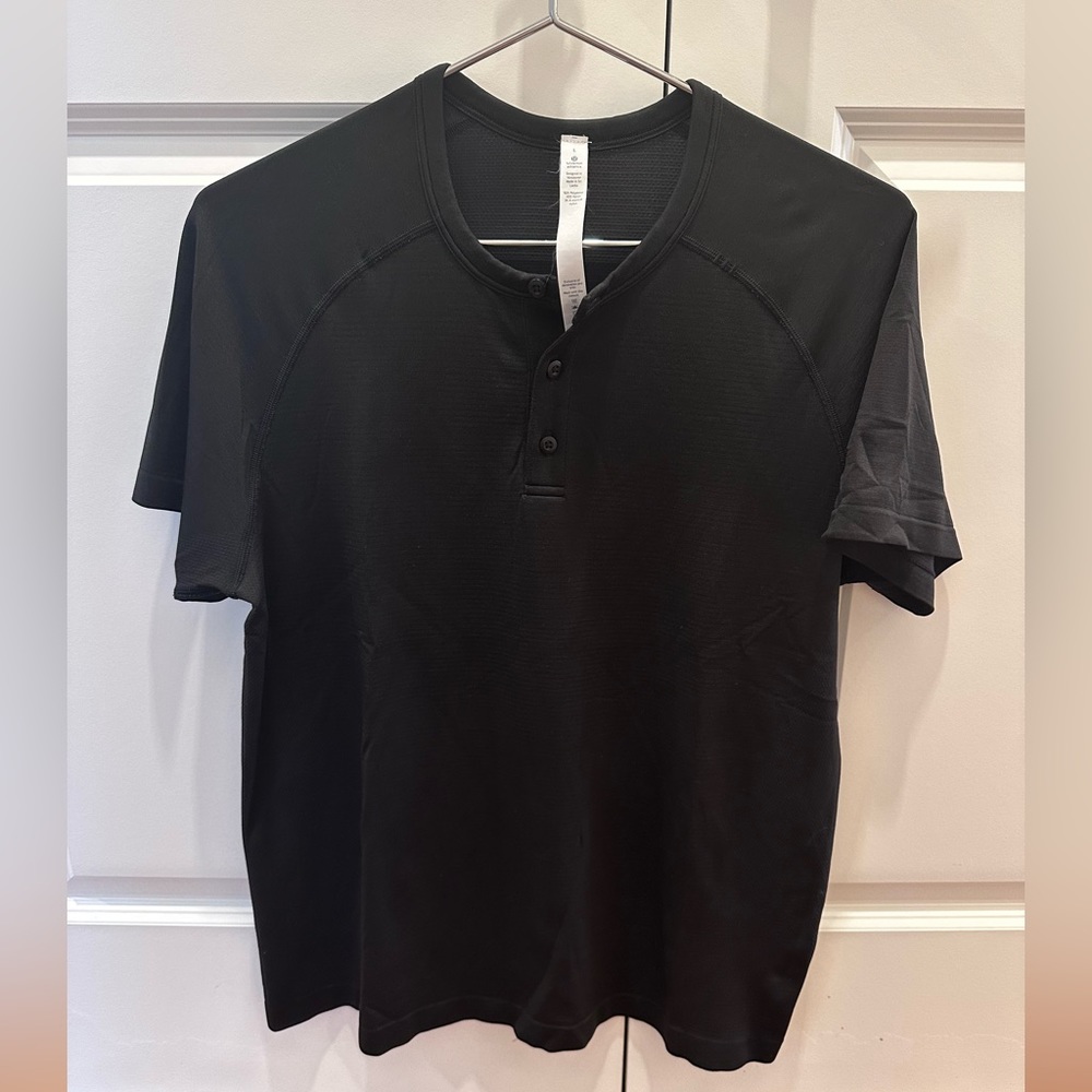 NWOT Men’s Black Lululemon Short Sleeve Henley